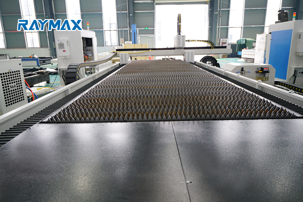 China 400w 600w barato nga sheet metal cnc laser cutting machine nga presyo