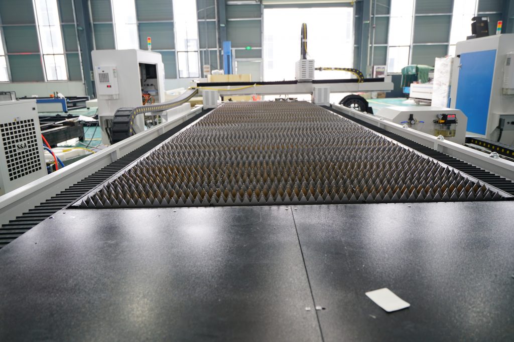 Maayo kaayo nga Rigidity Steel sheet metal fiber laser cutting machine alang sa Stainless Aluminum